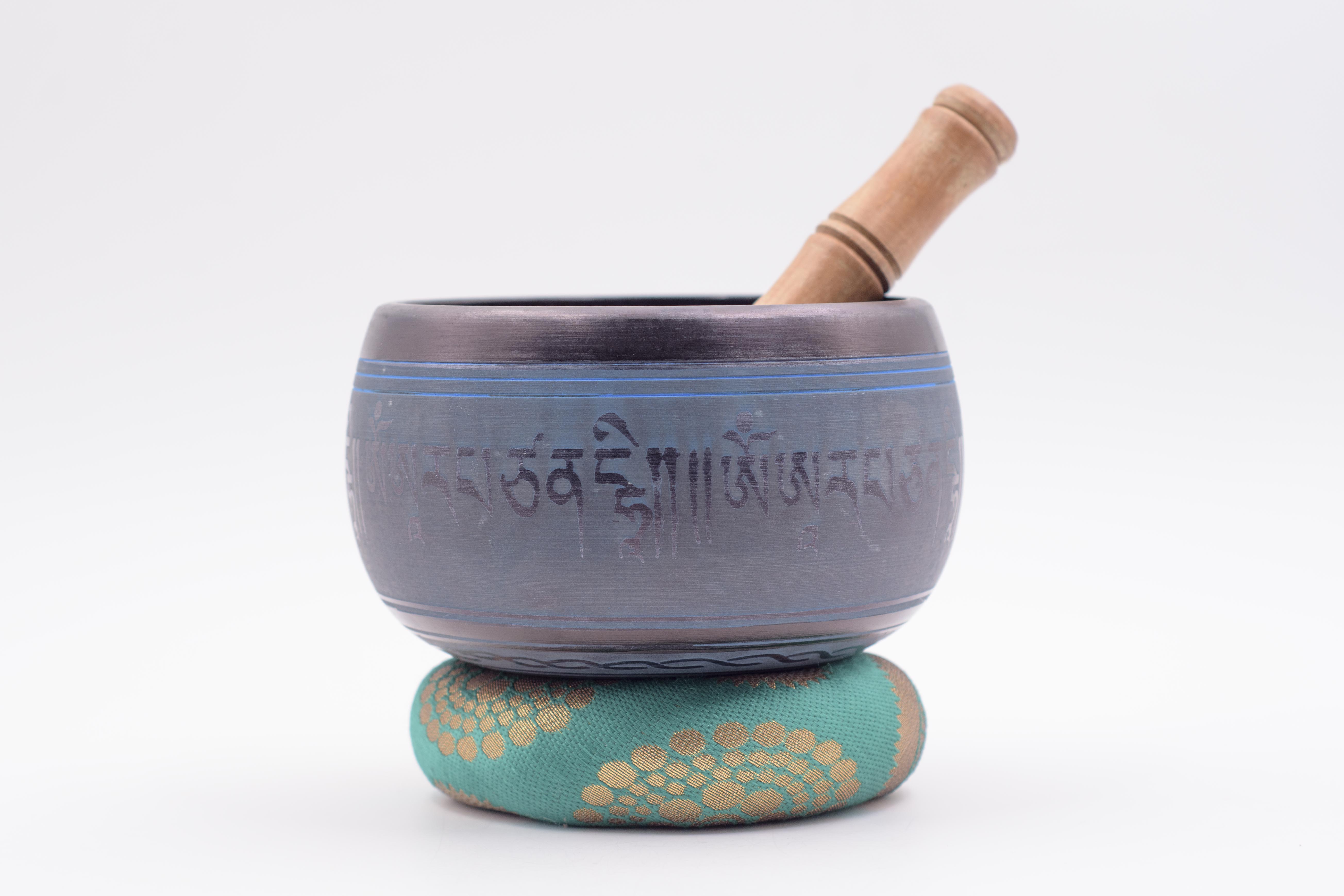 Cuenco tibetano grabado om